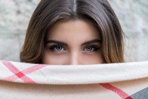 cómo depilar las cejas
