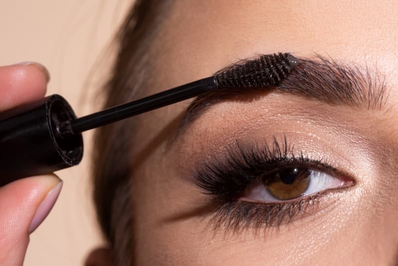 técnica de maquillaje de cejas browning